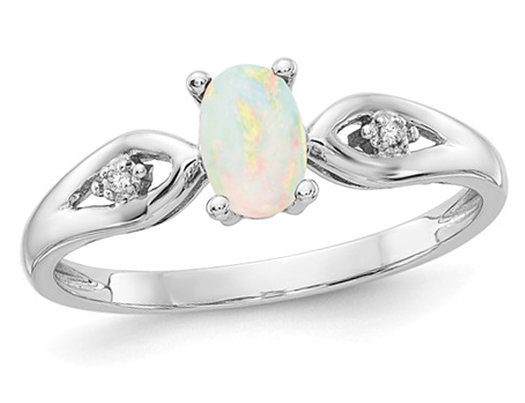 3/10 Carat (ctw) Natural Opal Ring in 14K White Gold